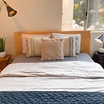 2BDR&parking 5-10min to Santa Monica Pier