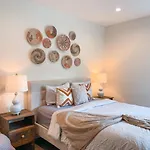 2BDR&parking 5-10min to Santa Monica Pier